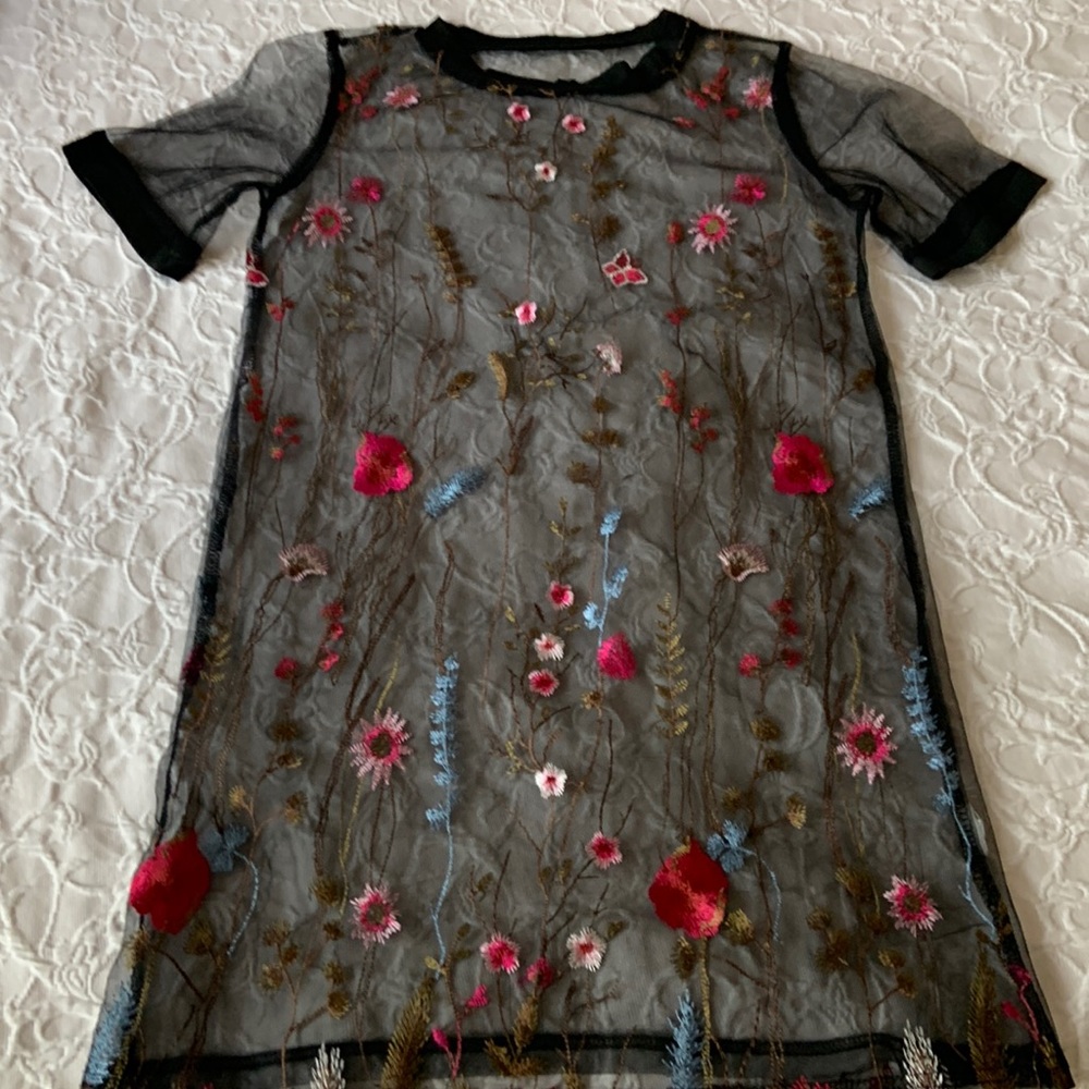 Black lace sheer embroidered t-shirt tunic.  Sz M